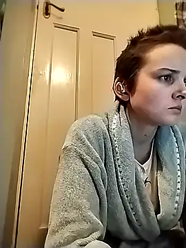 Amy01112 online show from February 4, 2026, 9:32 pm