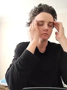 Amy01112 online show from April 19, 2026, 12:50 pm