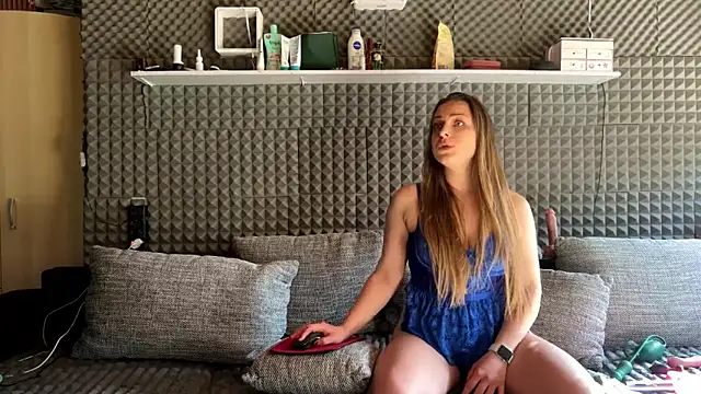 Dee Lorrie online show from March 5, 2026, 12:24 pm