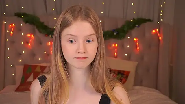 Snapshot of LilianHoward chatting on December 21, 2025, 12:18 pm LilianHoward online show from December 21, 2025, 12:18 pm