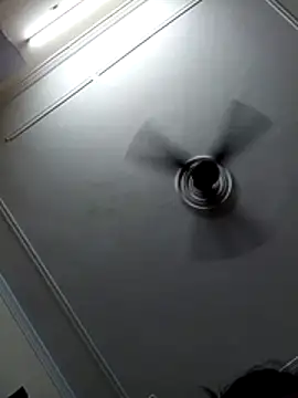 Snapshot of tinybarbie chatting on April 4, 2026, 5:52 pm tinybarbie online show from April 4, 2026, 5:52 pm