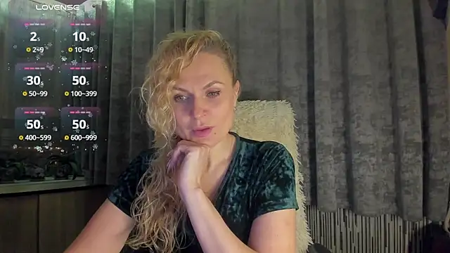 LanaLight x online show from May 10, 2026, 9:38 pm