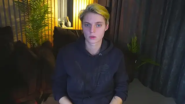 RoxyFlamee online show from December 3, 2025, 1:43 pm