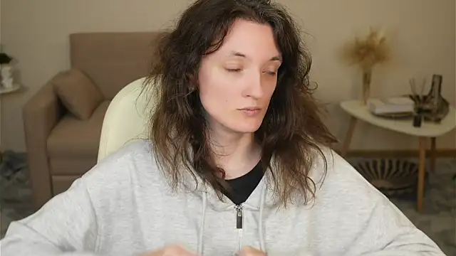 TameraNiedermeyer online show from December 3, 2025, 1:32 pm