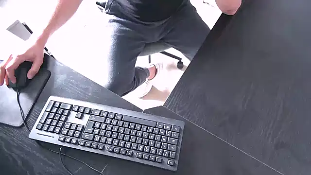 TRESBONNEBITE online show from February 12, 2026, 3:12 pm