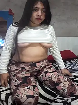 Snapshot of Estefanny_Lolyy chatting on July 2, 2026, 1:06 am Estefanny Lolyy online show from July 2, 2026, 1:06 am