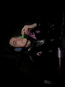 DkAuxier1 online show from December 5, 2025, 3:05 am