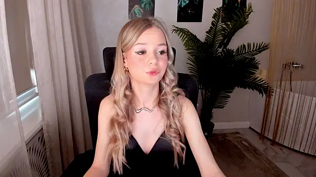 MidnighteAura online show from April 18, 2026, 11:34 am