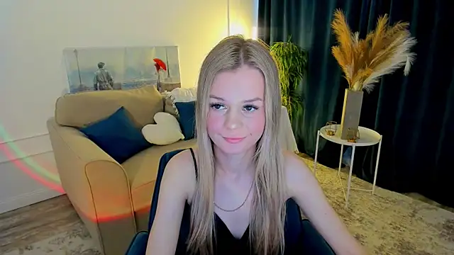 MidnighteAura online show from May 13, 2026, 4:08 am