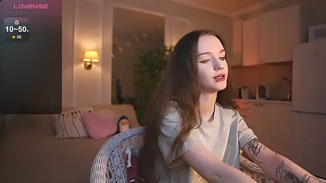 Snapshot of lunaice__ chatting on December 2, 2025, 8:05 am lunaice online show from December 2, 2025, 8:05 am