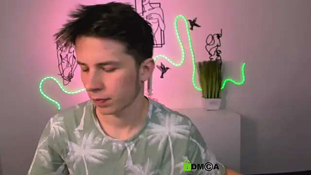 Snapshot of leo_valor chatting on December 17, 2025, 7:30 pm leo valor online show from December 17, 2025, 7:30 pm