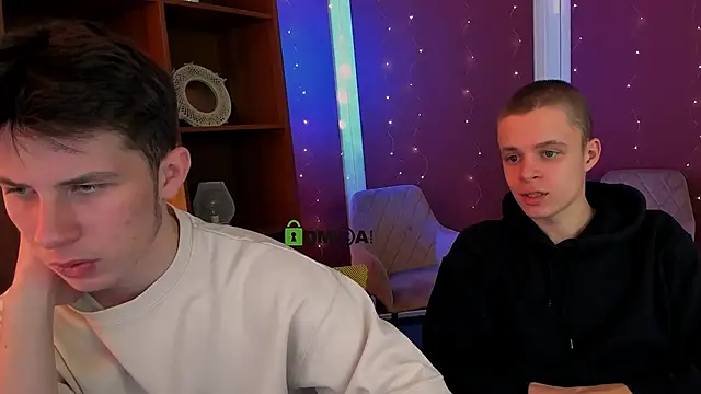 Snapshot of leo_valor chatting on December 15, 2025, 12:33 pm leo valor online show from December 15, 2025, 12:33 pm