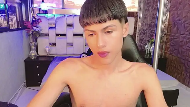 StormLuxX online show from December 17, 2025, 1:05 pm