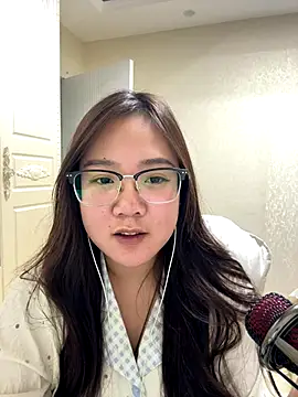 Snapshot of A-Qin chatting on December 2, 2025, 5:03 pm A-Qin online show from December 2, 2025, 5:03 pm