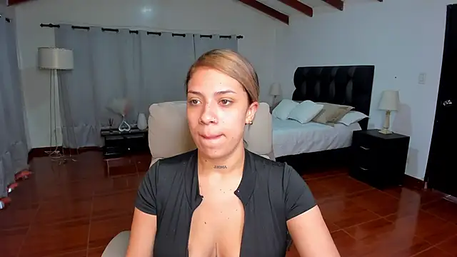 Zara Wolf  online show from December 20, 2025, 12:08 pm