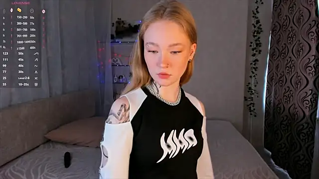 MaireLanda online show from April 19, 2026, 4:02 am