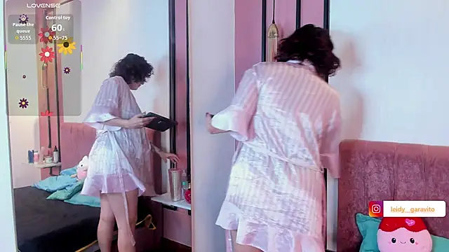 MissSavage  online show from April 19, 2026, 6:54 pm