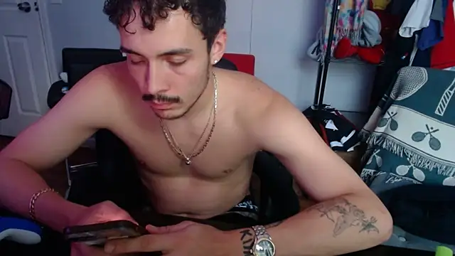 Snapshot of Longdforya chatting on April 1, 2026, 12:02 am Longdforya online show from April 1, 2026, 12:02 am