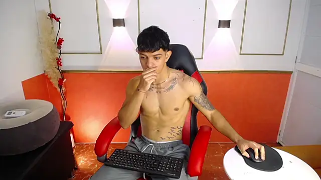 noah cole  online show from December 2, 2025, 10:33 pm