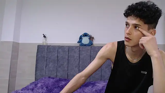 hottie couplee online show from January 9, 2026, 10:06 pm