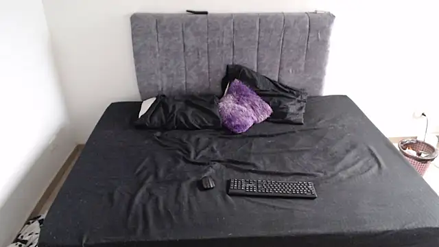 hottie couplee online show from March 28, 2026, 10:44 pm