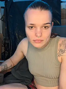 LoreenKinky online show from February 18, 2026, 7:10 pm