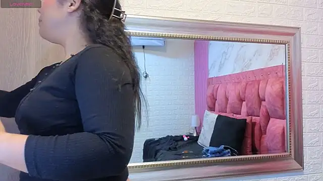 Snapshot of ValeryMorales chatting on March 4, 2026, 8:38 pm ValeryMorales online show from March 4, 2026, 8:38 pm