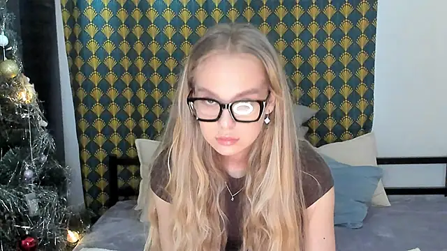 Wh1teAngelx online show from December 3, 2025, 6:47 am