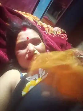 Your-shreya143 online show from April 21, 2026, 7:42 pm