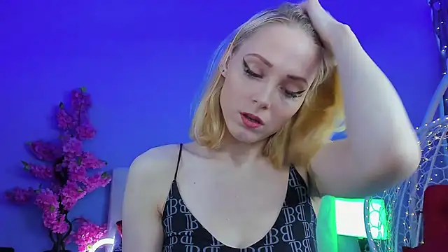 Gina Gina love online show from February 4, 2026, 6:19 am