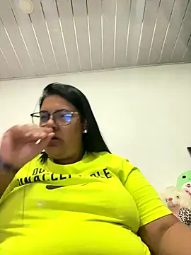 Snapshot of Carameloswing1 chatting on December 14, 2025, 11:43 pm Carameloswing1 online show from December 14, 2025, 11:43 pm