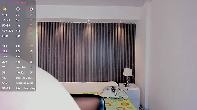 TiffanyHoustton online show from April 15, 2026, 1:37 pm