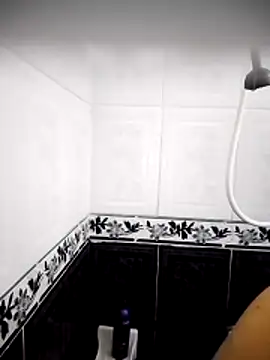 Valeria montana  online show from April 12, 2026, 4:43 pm