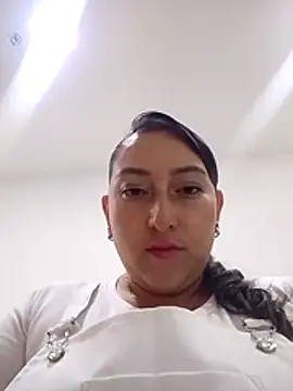 Valeria montana  online show from May 4, 2026, 11:57 am