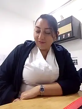 Valeria montana  online show from March 3, 2026, 12:01 pm