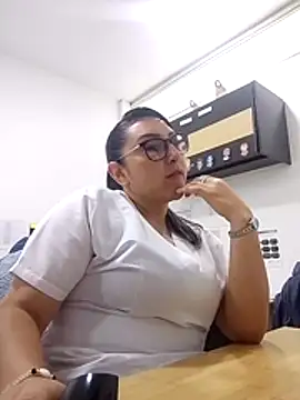 Valeria montana  online show from April 21, 2026, 12:01 pm