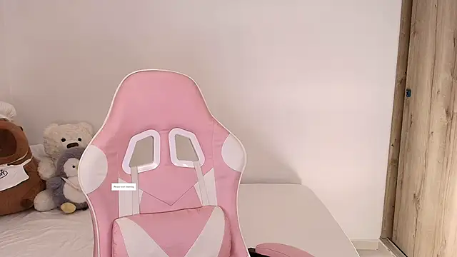 phia carter online show from April 21, 2026, 2:25 am