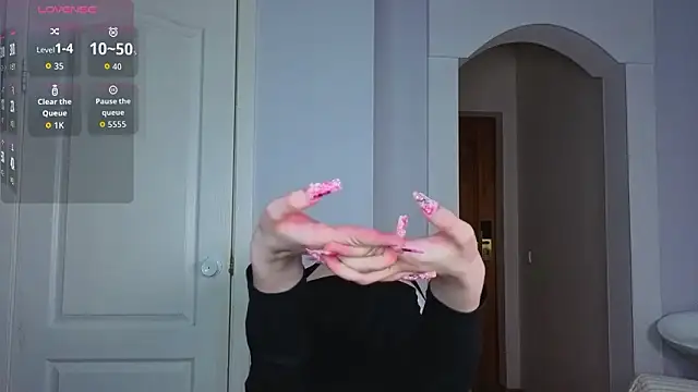 Sofie Burn online show from February 3, 2026, 4:32 am