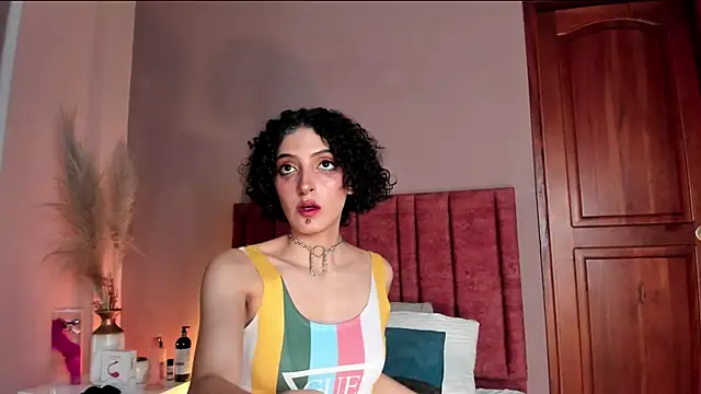 LyraVendrell online show from May 14, 2026, 1:13 am