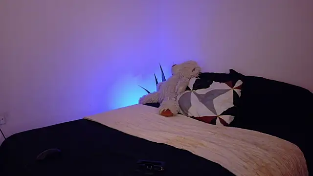 Aregoe Art online show from March 4, 2026, 9:44 pm