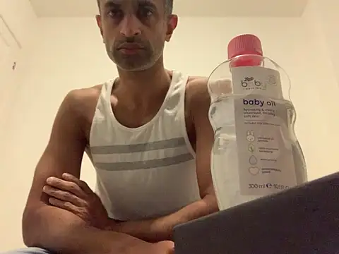 Snapshot of RandyRik chatting on December 2, 2025, 8:32 pm RandyRik online show from December 2, 2025, 8:32 pm