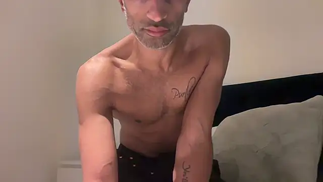 Snapshot of RandyRik chatting on December 3, 2025, 7:57 pm RandyRik online show from December 3, 2025, 7:57 pm