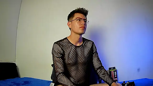 nicolatinboy online show from February 7, 2026, 9:12 pm