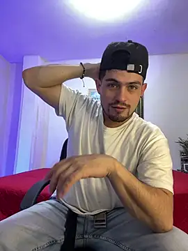 williamsmiiths16 online show from February 12, 2026, 3:17 am