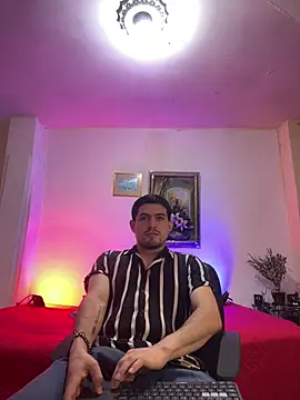 williamsmiiths16 online show from March 13, 2026, 11:37 am