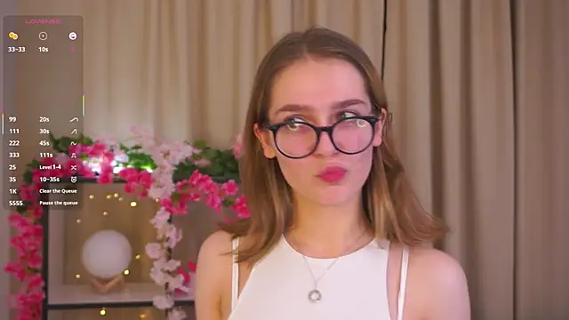 Snapshot of NyraKiss chatting on December 14, 2025, 8:25 pm NyraKiss online show from December 14, 2025, 8:25 pm