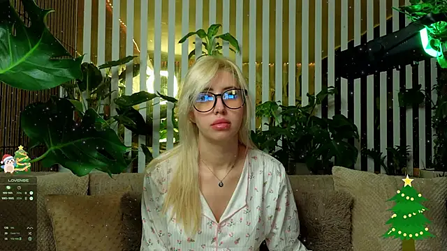 FlowweerGirl online show from January 6, 2026, 10:03 pm