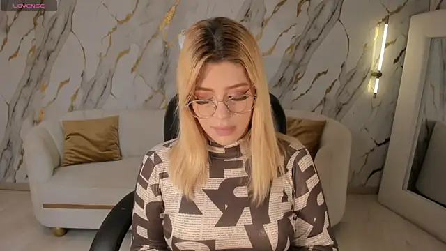 MadisonKane online show from April 11, 2026, 11:14 am