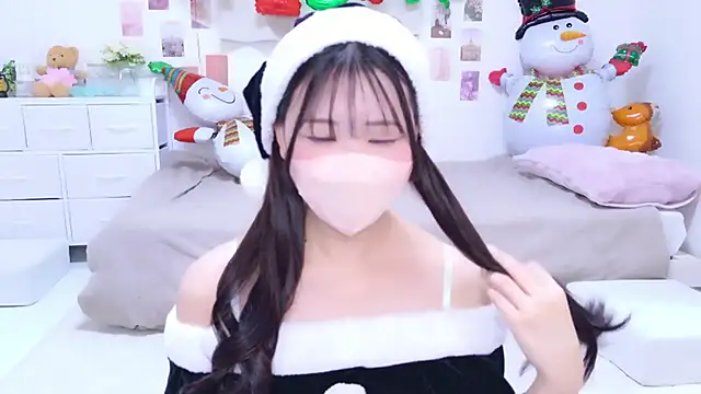 Snapshot of Otochan_0108xx chatting on December 20, 2025, 7:33 am Otochan 0108xx online show from December 20, 2025, 7:33 am