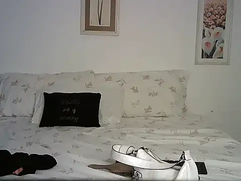 Snapshot of katerinepol chatting on December 15, 2025, 2:50 am katerinepol online show from December 15, 2025, 2:50 am